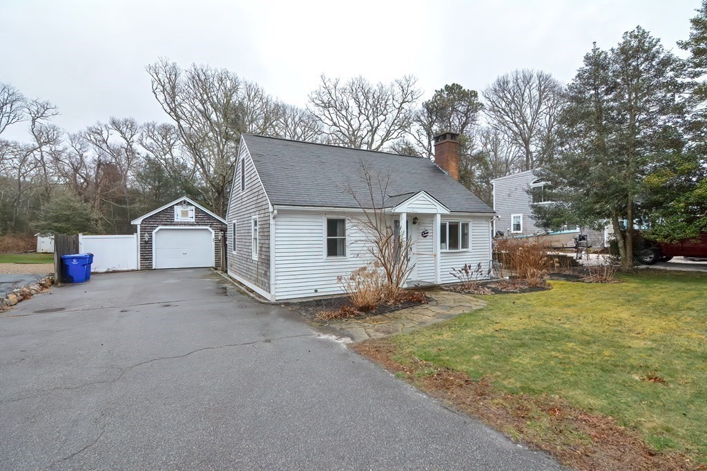 46 Thorne Road Bourne, MA 02532 - Photo 4 of 39