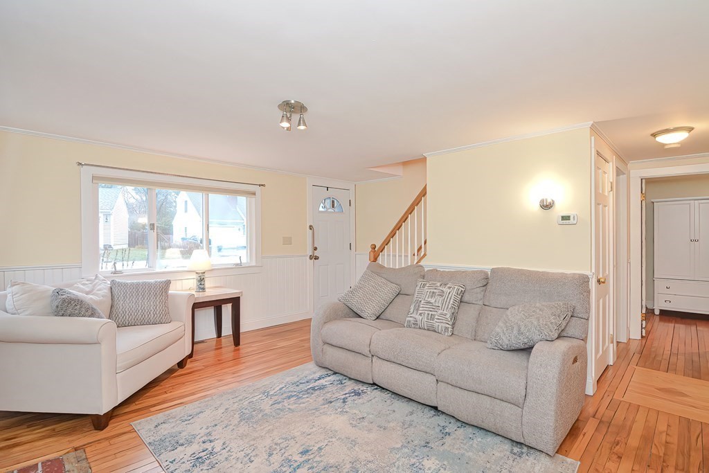 46 Thorne Road Bourne, MA 02532 - Photo 9 of 39