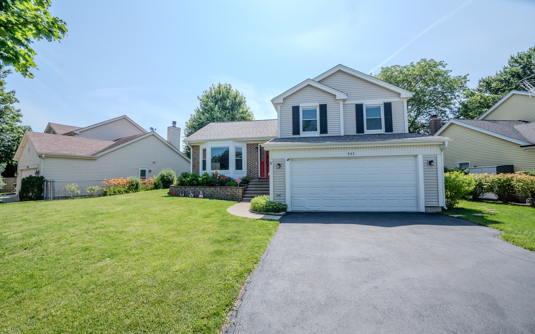 943 Shady Tree Lane Wheeling, IL 60090 - Photo 2 of 41