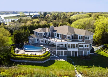 Undisclosed Address, Quogue, NY 11959