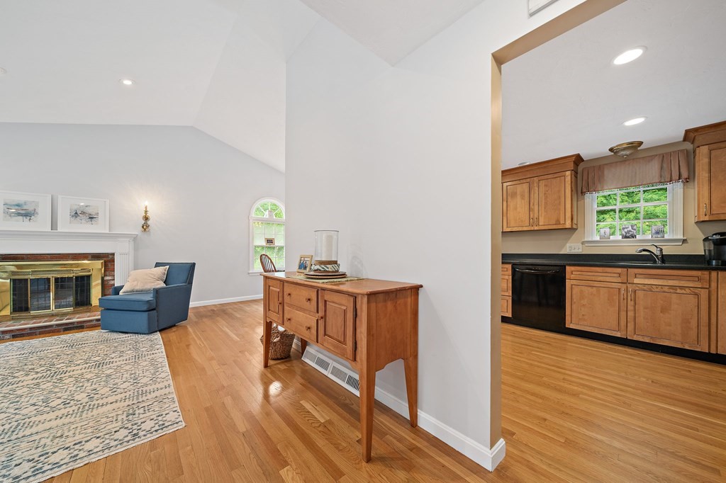 39 Sunset Road Weymouth, MA 02189 - Photo 3 of 28 Gallery Image 3