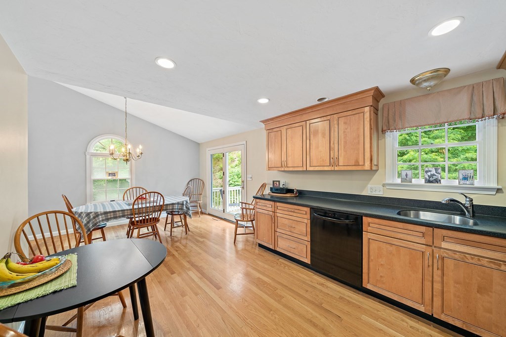 39 Sunset Road Weymouth, MA 02189 - Photo 5 of 28 Gallery Image 5