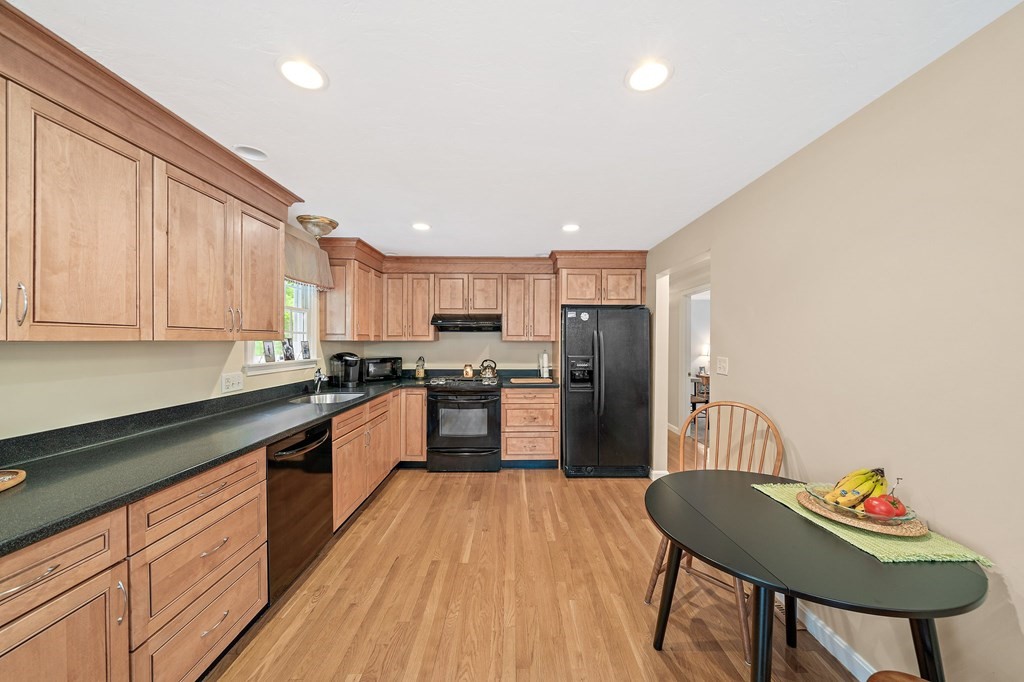 39 Sunset Road Weymouth, MA 02189 - Photo 6 of 28 Gallery Image 6
