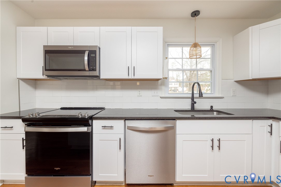 9731 Alfaree Road North Chesterfield, VA 23237 - Photo 21 of 42 Granite countertops, stainless steel, backsplash,
