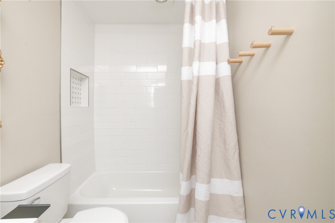 9731 Alfaree Road North Chesterfield, VA 23237 - Photo 25 of 42 Shower wall tiled to the ceiling