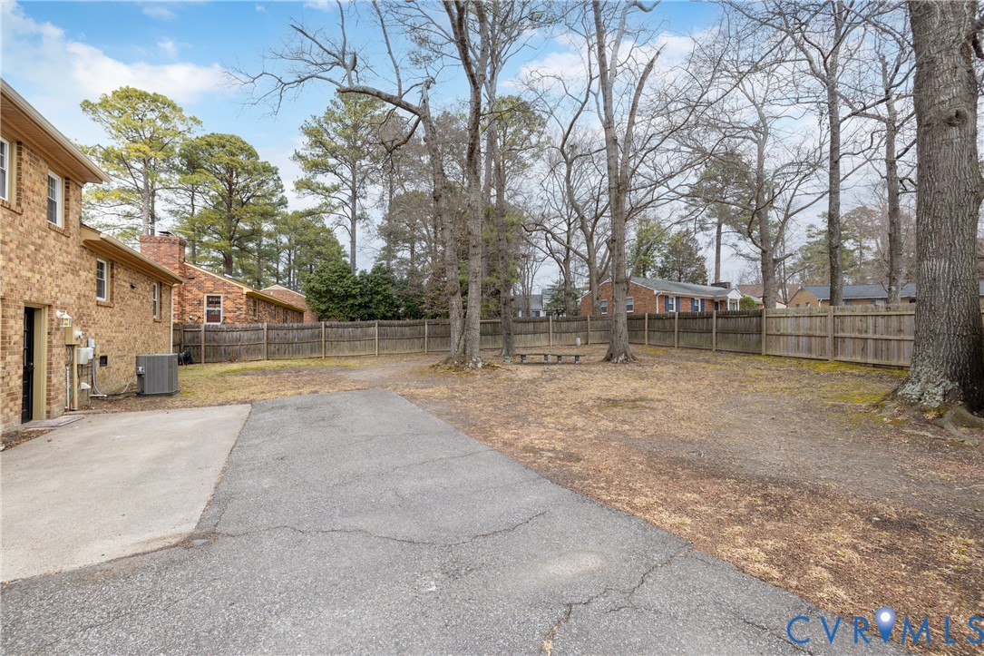 9731 Alfaree Road North Chesterfield, VA 23237 - Photo 39 of 42 Privacy fence