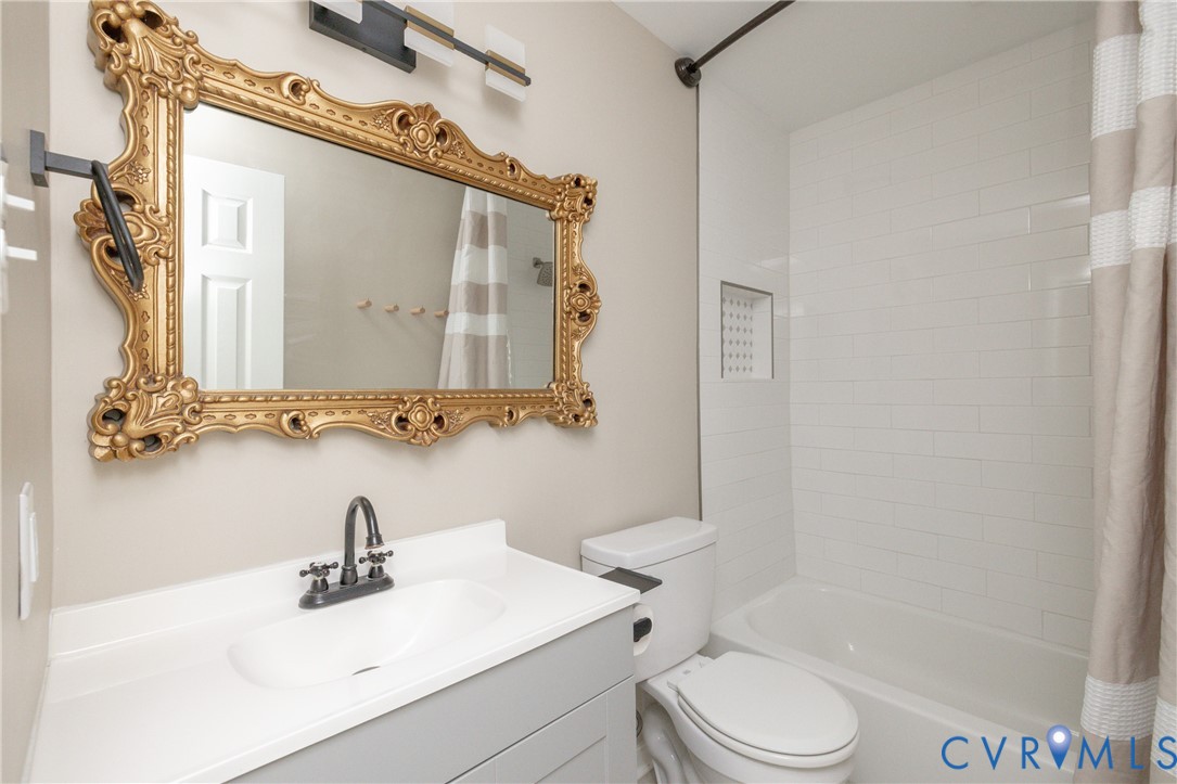 9731 Alfaree Road North Chesterfield, VA 23237 - Photo 4 of 42 Shower wall tiled to the ceiling
