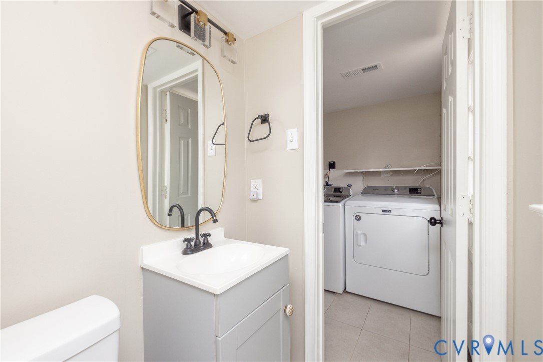 9731 Alfaree Road North Chesterfield, VA 23237 - Photo 8 of 42 Half Bathroom