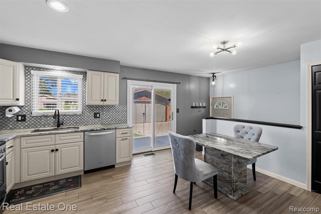 8057 Helen Street Center Line, MI 48015 - Photo 6 of 22