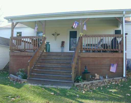 927 Cleland Mill Road New Castle, PA 16102 - Photo 6 of 8 Patio/Deck.