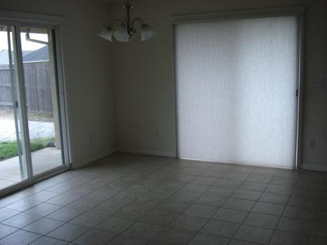 7553 Pit Road Redding, CA 96001 - Photo 4 of 12 a view of an empty room