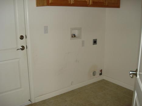 7553 Pit Road Redding, CA 96001 - Photo 6 of 12 a small space with a window