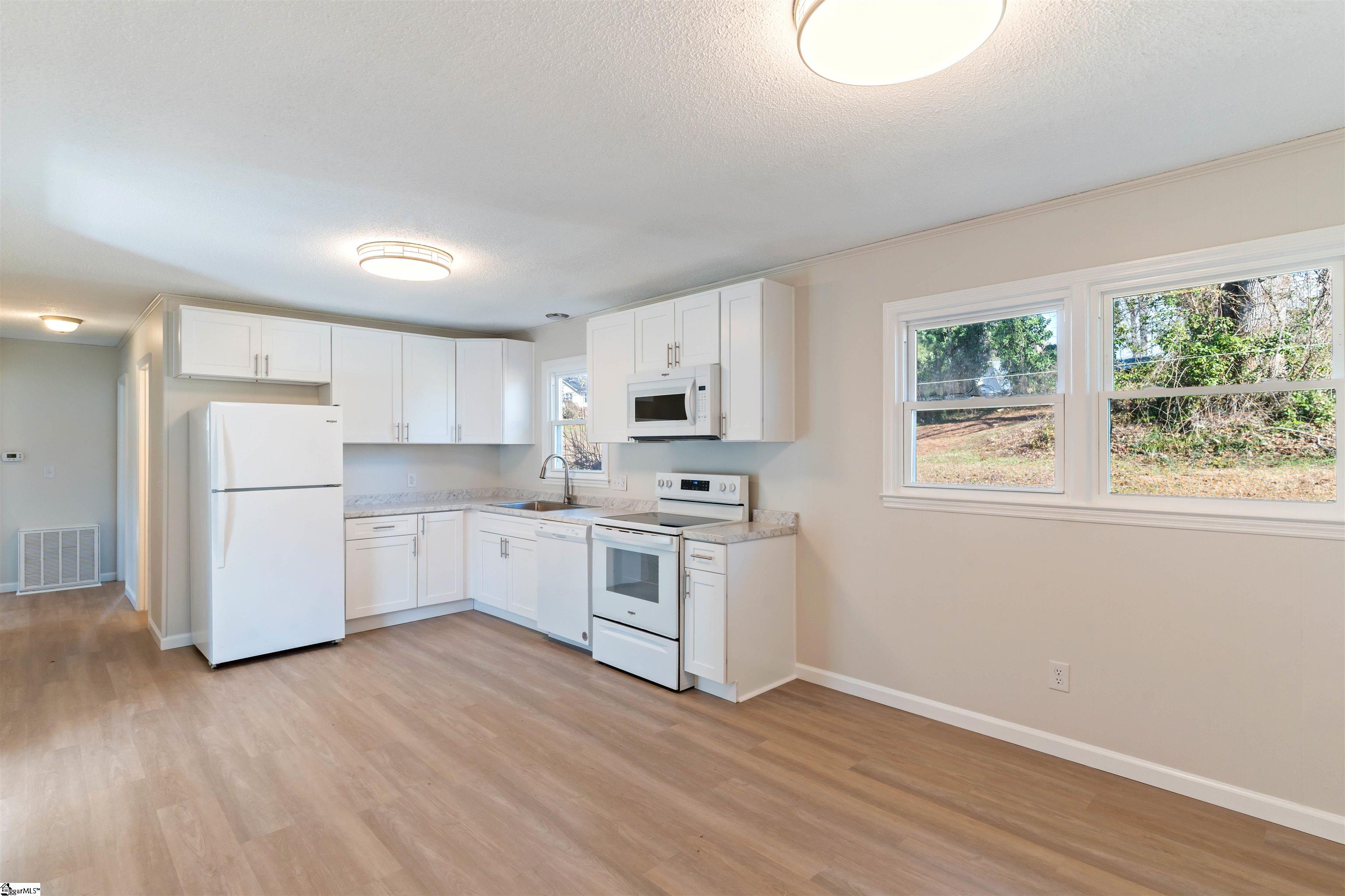 210 North Randolph Avenue Landrum, SC 29356 - Photo 15 of 29