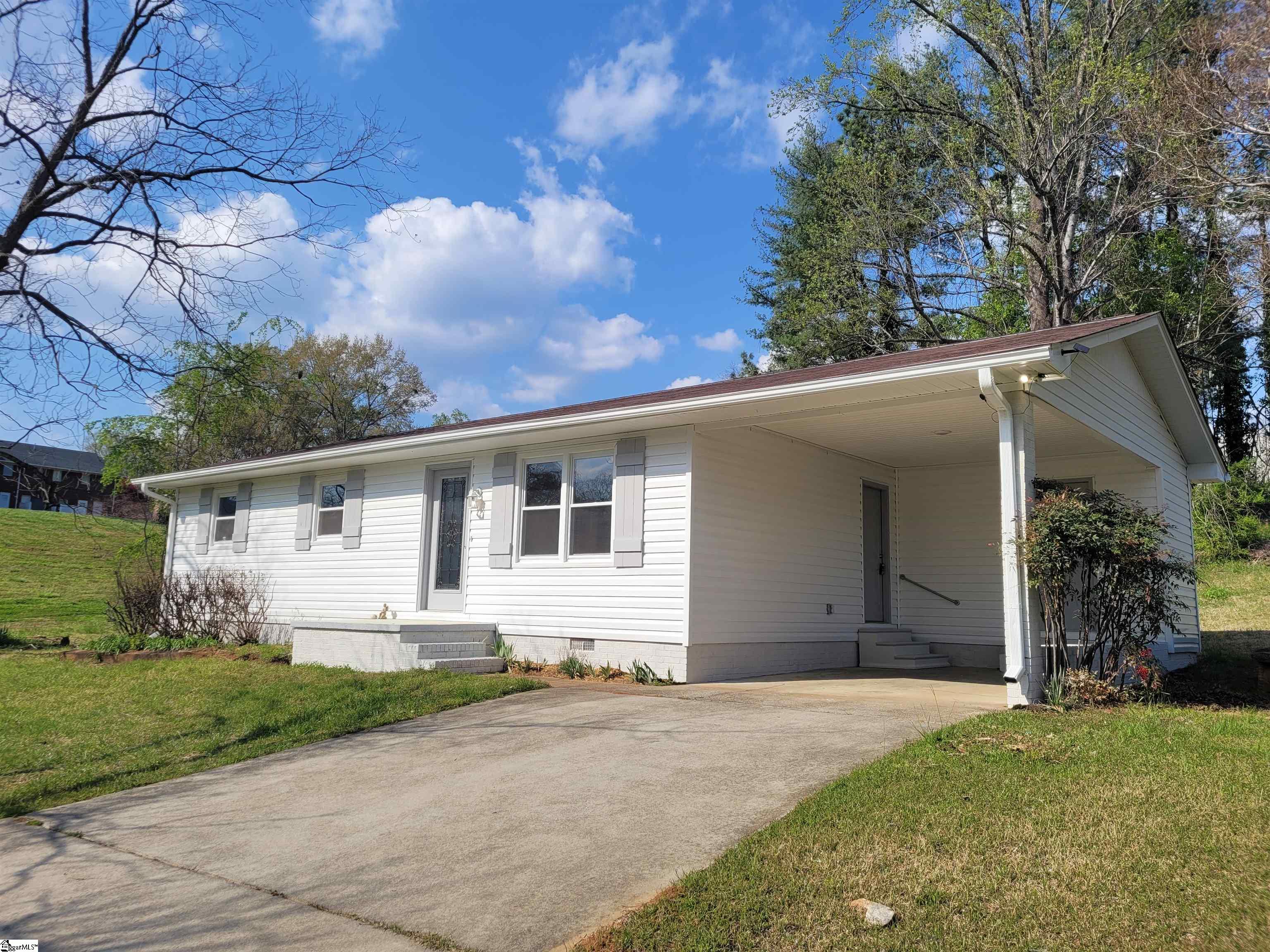 210 North Randolph Avenue Landrum, SC 29356 - Photo 2 of 23