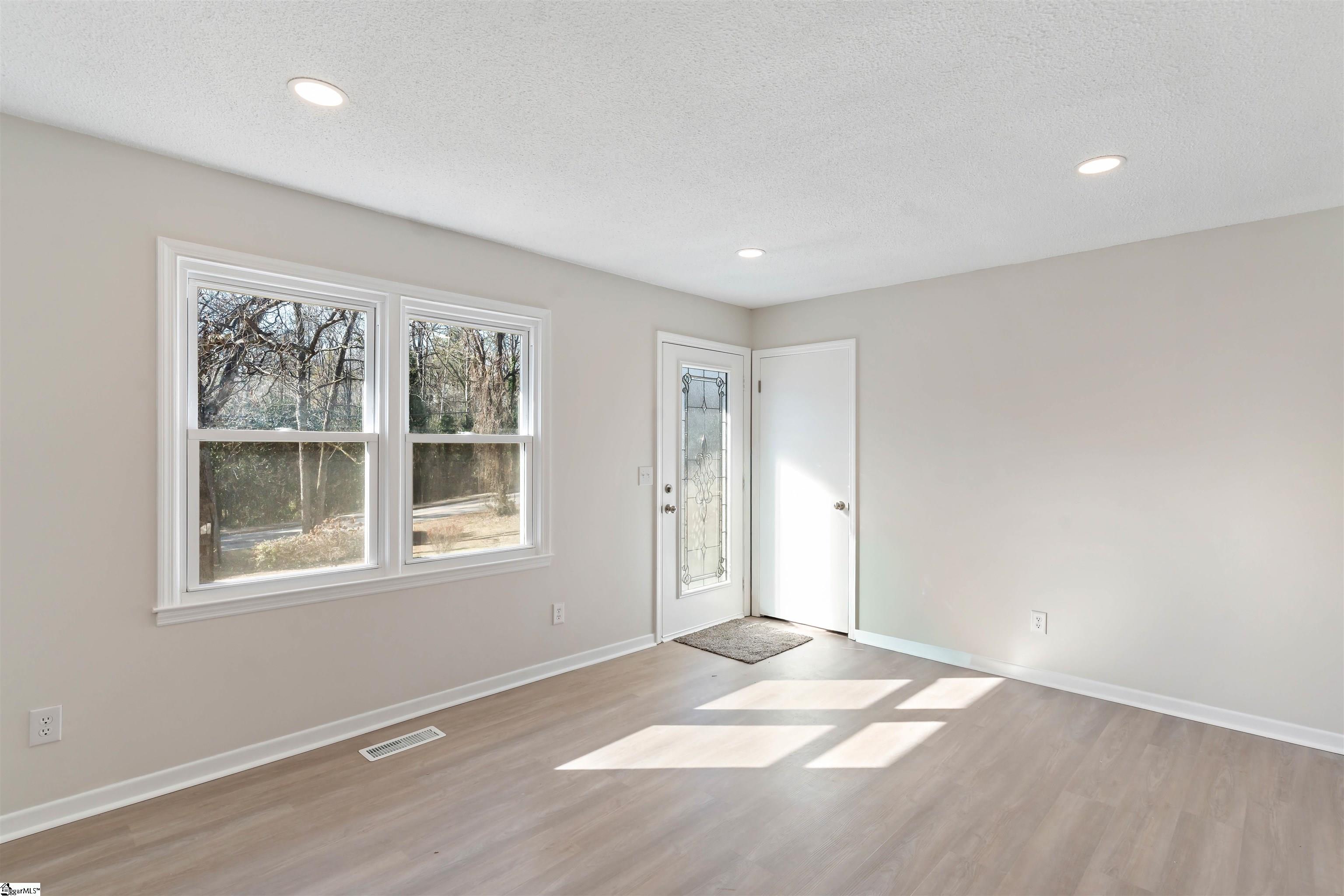 210 North Randolph Avenue Landrum, SC 29356 - Photo 4 of 23