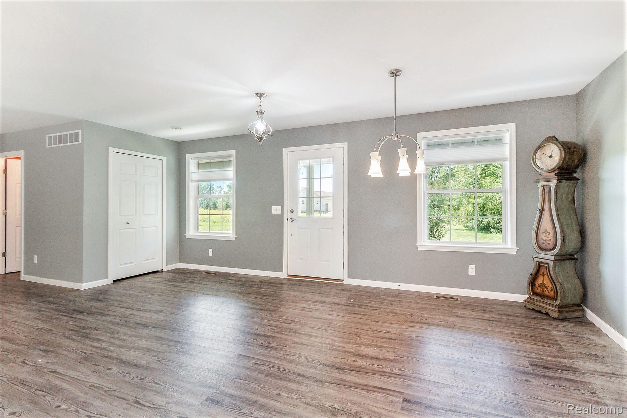 5150 Reds Way Howell, MI 48855 - Photo 21 of 29 Living Area