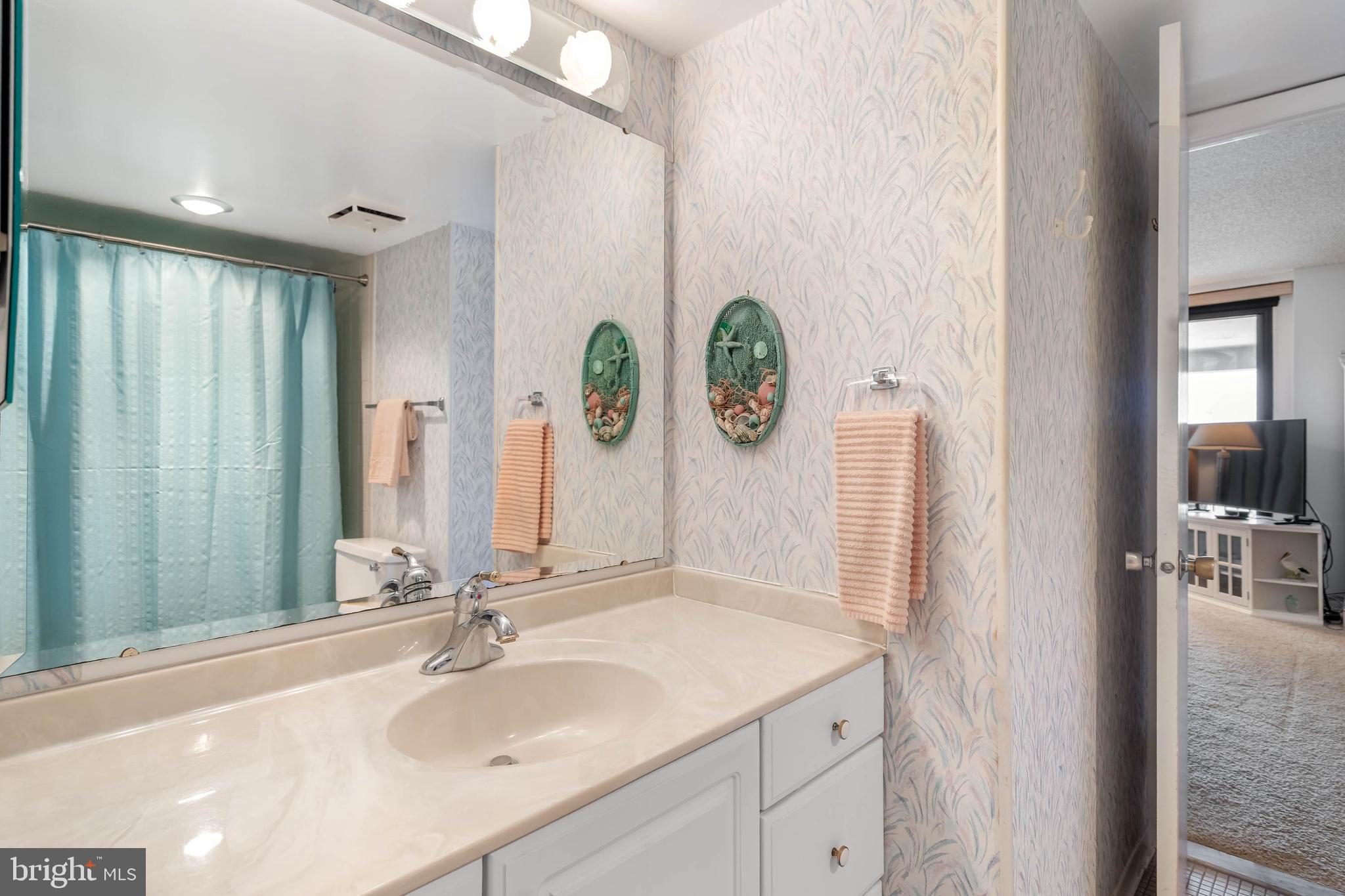 700 C Edgewater House Road, Unit 700C Bethany Beach, DE 19930 - Photo 45 of 68 Jack & Jill bathroom shared by BR2 & BR3