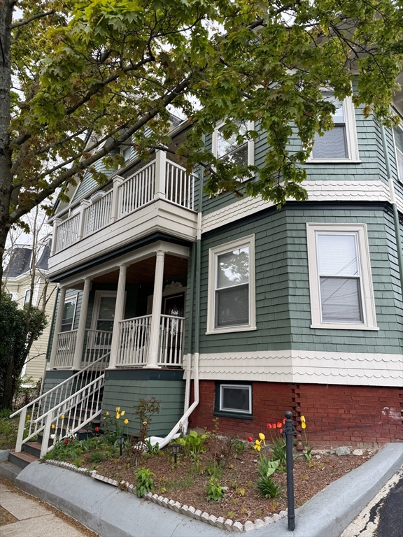 38 Pinckney Street, Unit 3 Somerville, MA 02145 - Photo 37 of 40 a front view of a house with garden