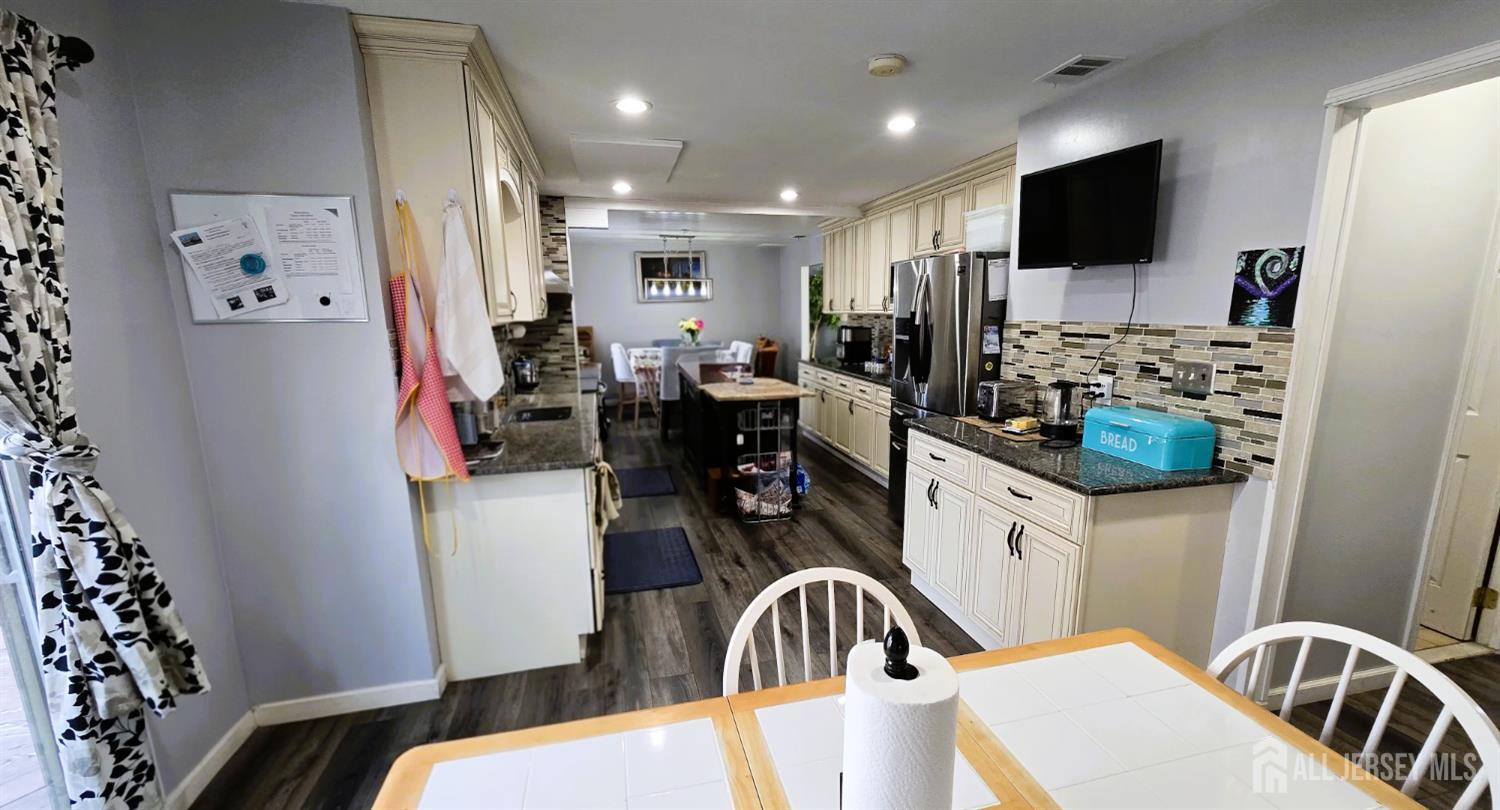 7 Stradford Road Sayreville, NJ 08859 - Photo 9 of 38