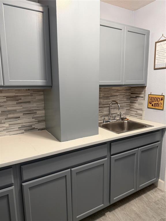 3943 West Campbell Road Lakeland, FL 33810 - Photo 11 of 71 a bathroom with a sink and a mirror