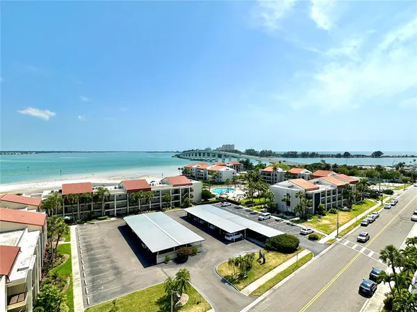 a picture of a lake view