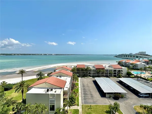 $3,200 | 855 Bayway Boulevard, Unit 907, Clearwater, FL 33767
