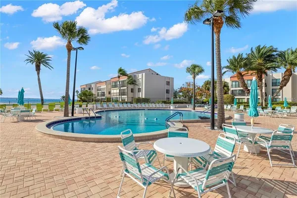 $3,200 | 855 Bayway Boulevard, Unit 907, Clearwater, FL 33767