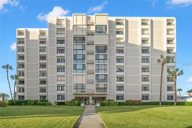 $3,200 | 855 Bayway Boulevard, Unit 907, Clearwater, FL 33767