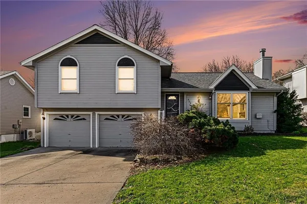 $320,000 | 304 Mesa Drive, Smithville, MO 64089