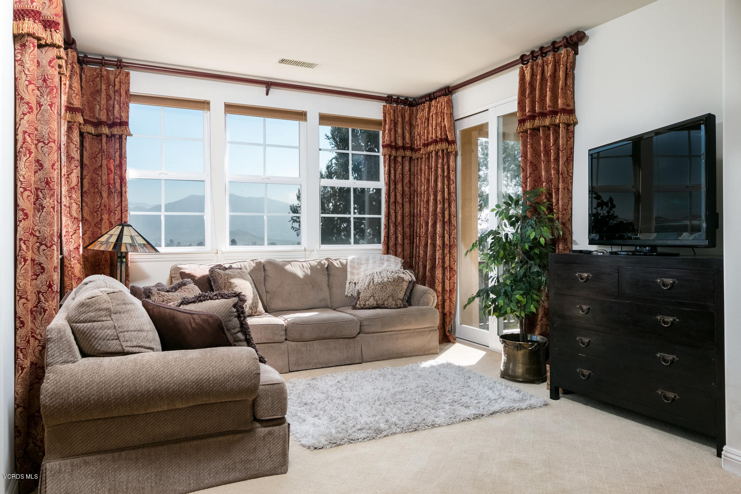 5472 Calarosa Ranch Road Camarillo, CA 93012 - Photo 14 of 31 Master Sitting Area