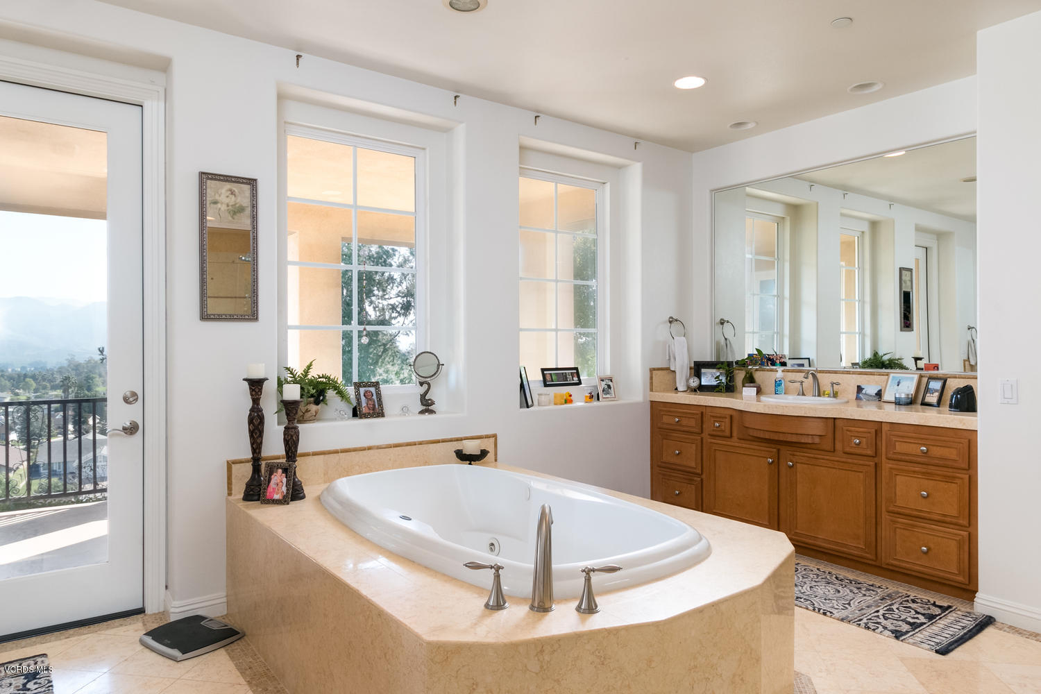 5472 Calarosa Ranch Road Camarillo, CA 93012 - Photo 16 of 31 Master bath