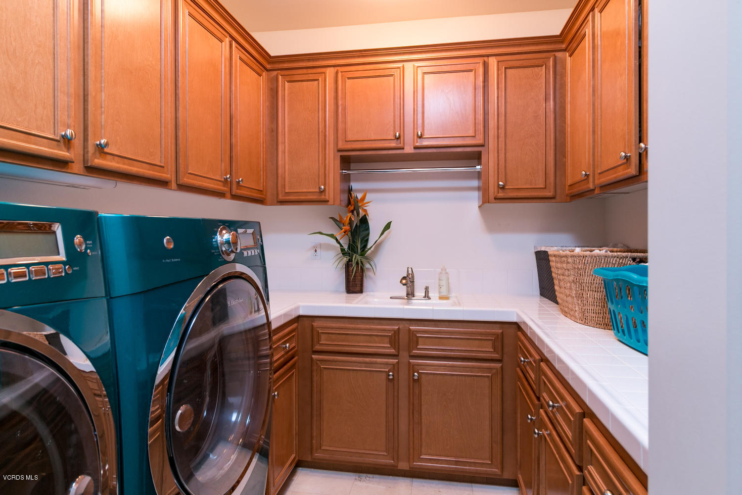5472 Calarosa Ranch Road Camarillo, CA 93012 - Photo 25 of 31 Laundry Room