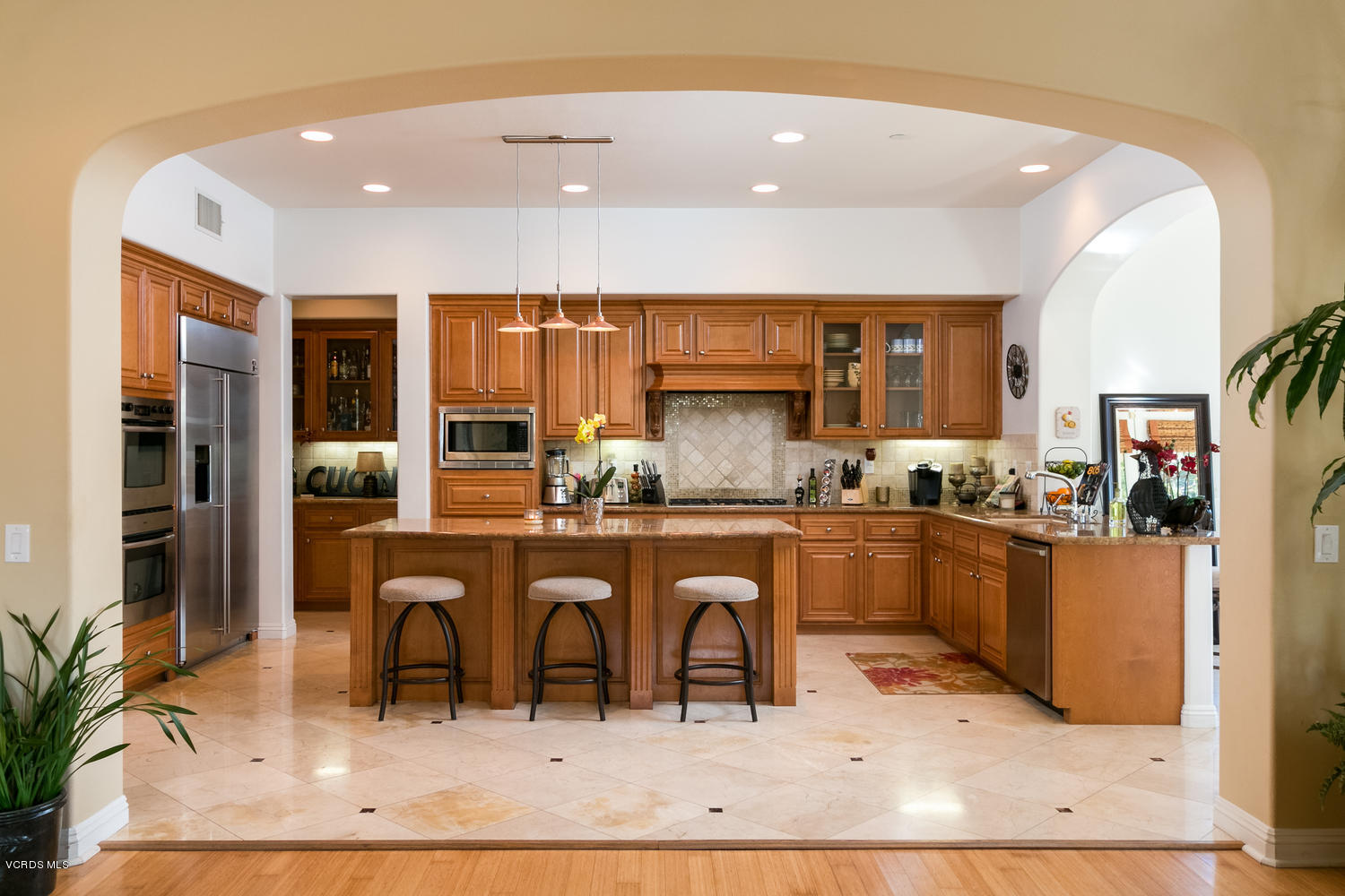 5472 Calarosa Ranch Road Camarillo, CA 93012 - Photo 10 of 31 Kitchen