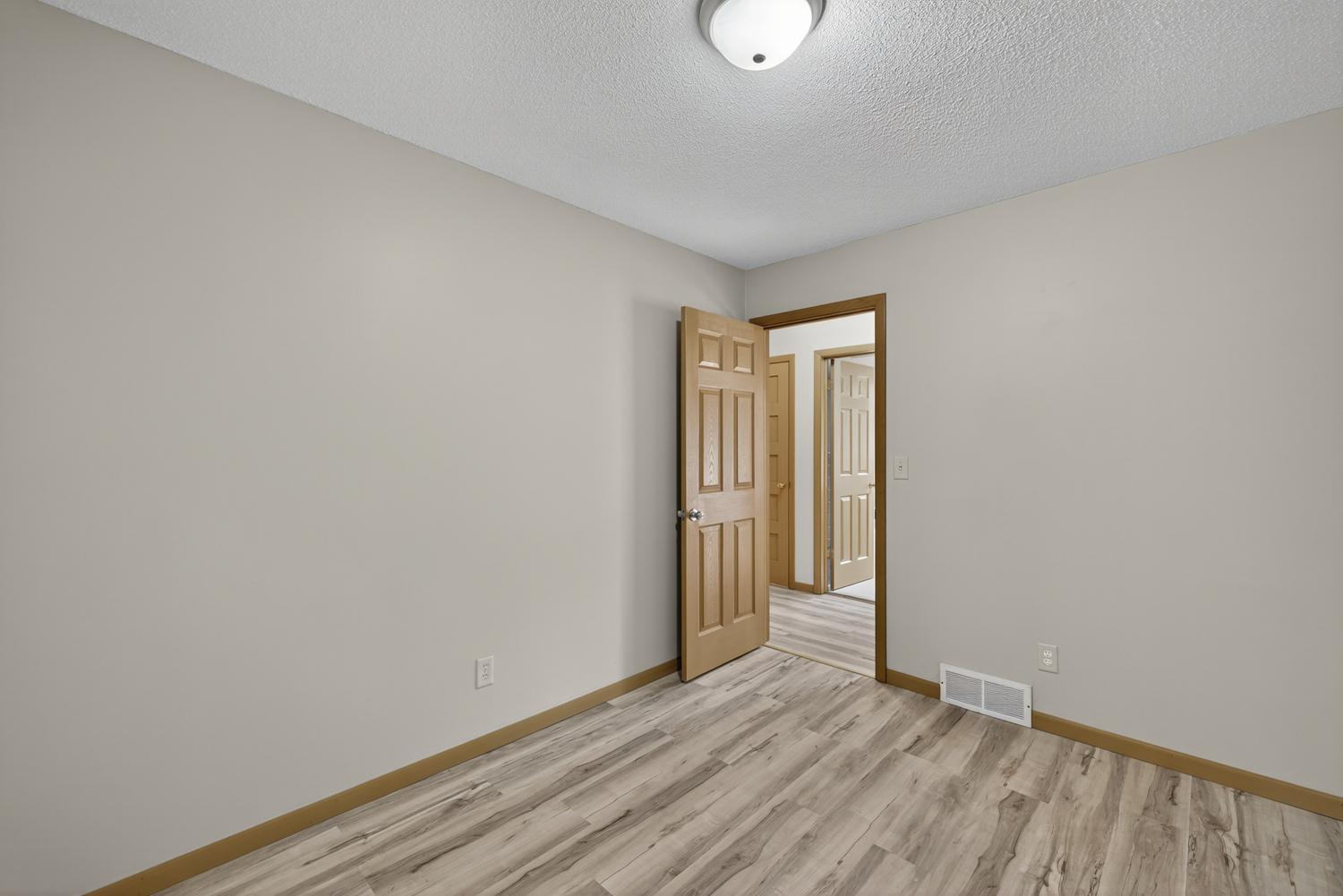 2106 8th Avenue Northeast Rochester, MN 55906 - Photo 23 of 37