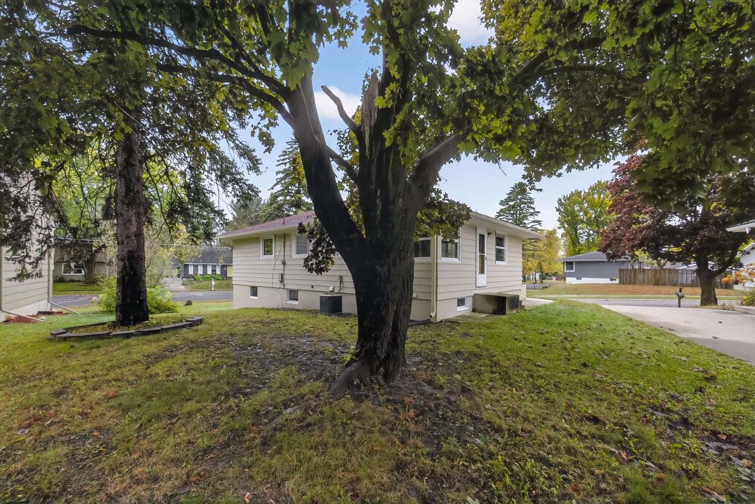 2106 8th Avenue Northeast Rochester, MN 55906 - Photo 4 of 37