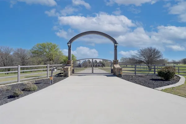 $5,000,000 | 8970 Burnett Road, Justin, TX 76247