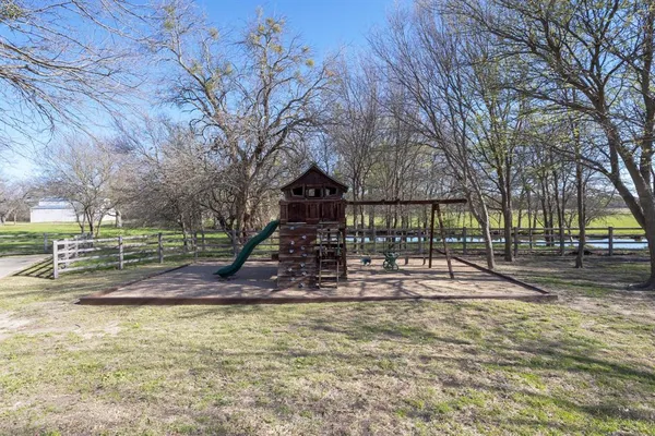 a view of yard with tree s