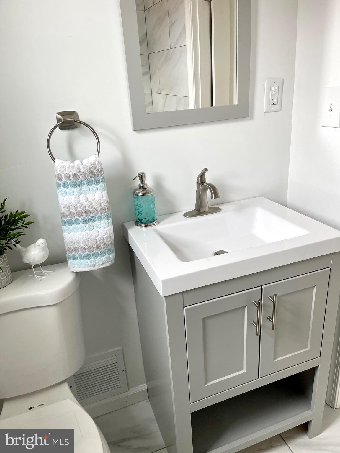 3805 Bartwood Road Baltimore, MD 21215 - Photo 51 of 76 Full bathroom on upper level.