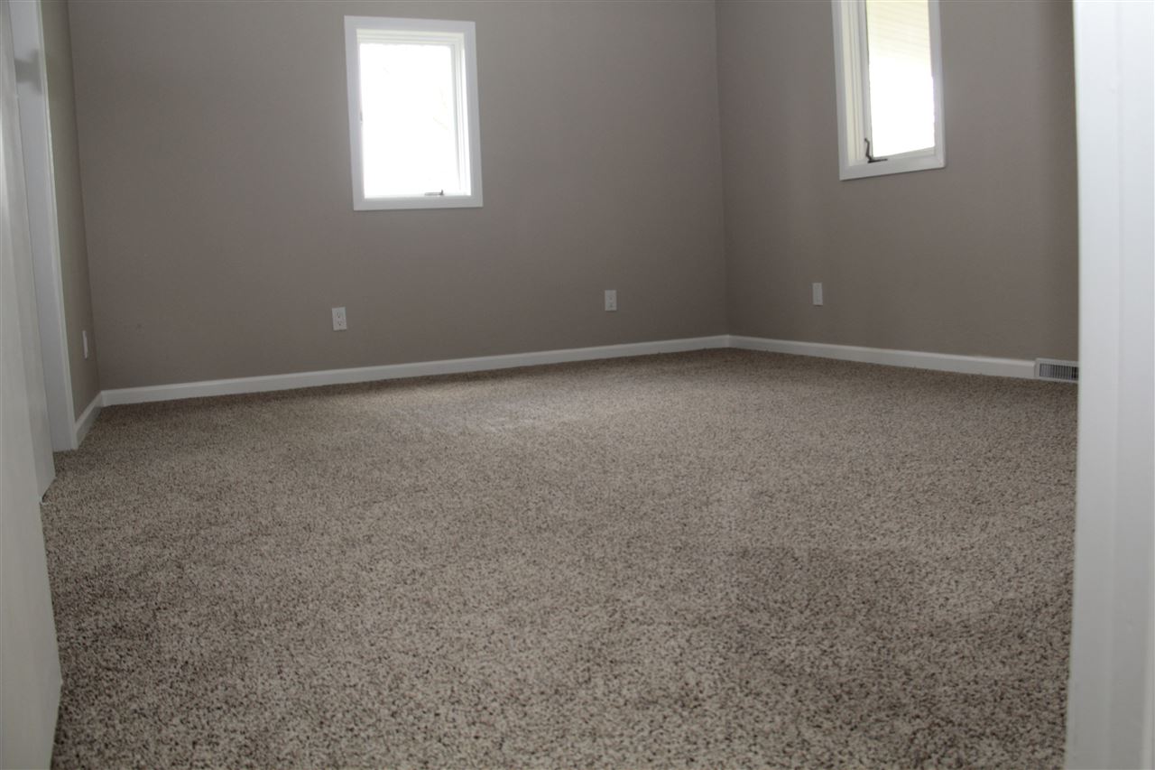 3618 Rotary Road Rockford, IL 61109 - Photo 17 of 24 an empty room with a window