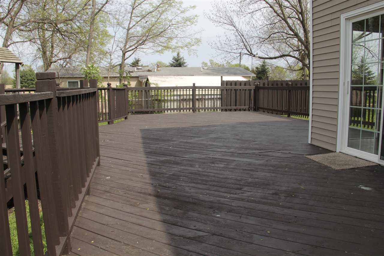 3618 Rotary Road Rockford, IL 61109 - Photo 20 of 24 a view of a pathway with wooden fence