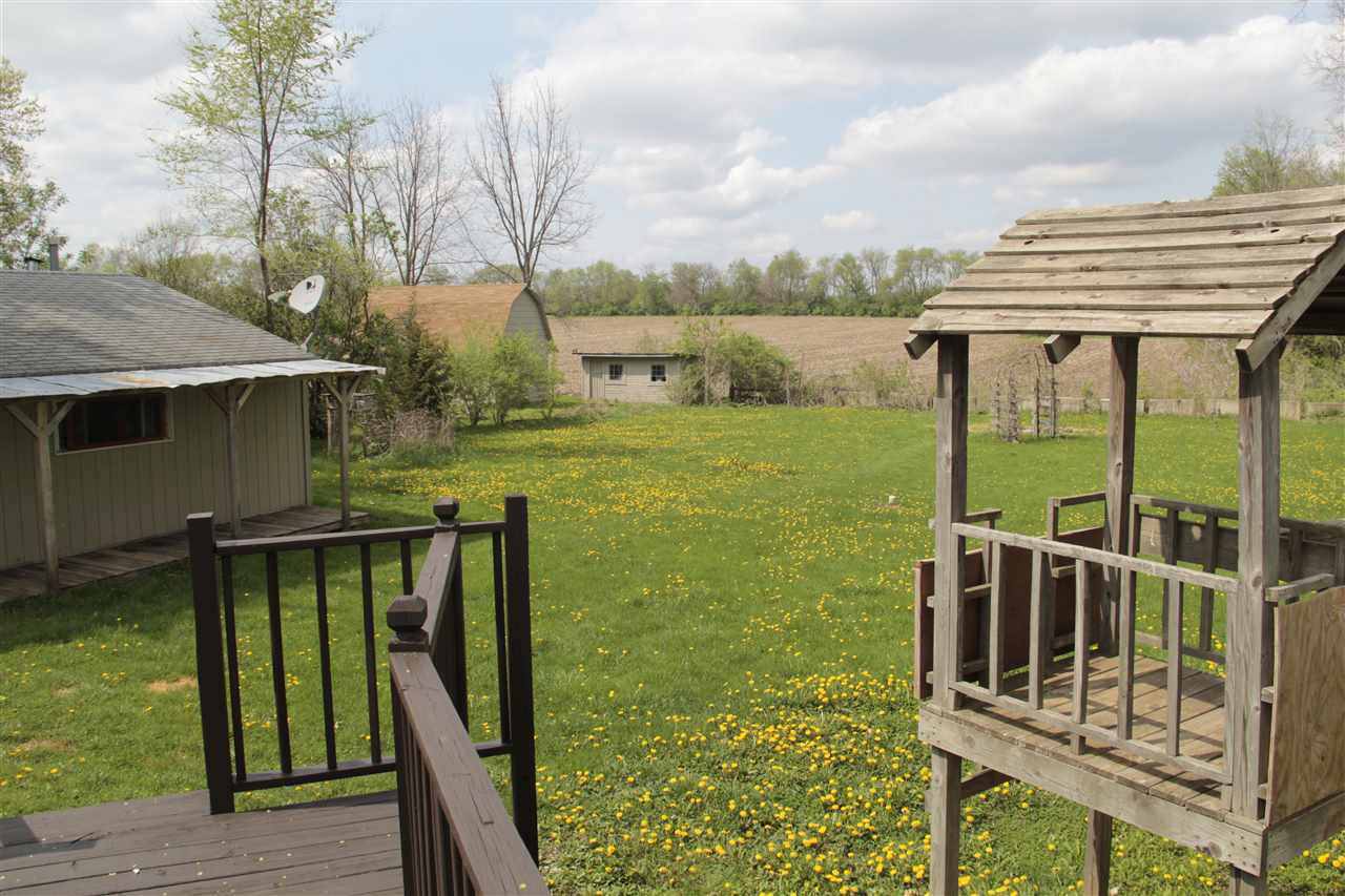3618 Rotary Road Rockford, IL 61109 - Photo 21 of 24 a view of a backyard with sitting area