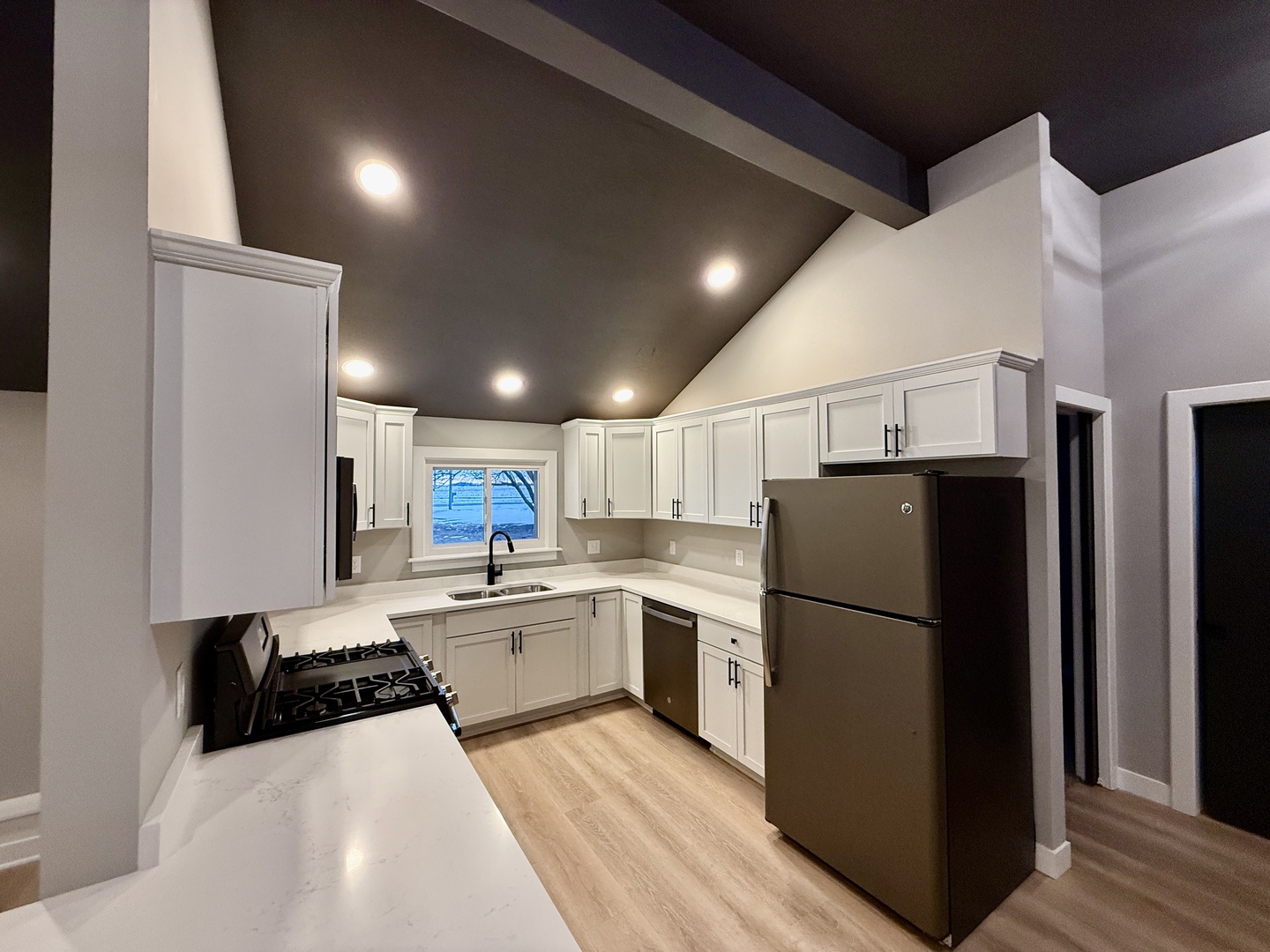 214 South Rising Road Champaign, IL 61822 - Photo 7 of 25