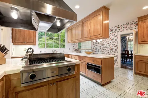 $10,995,000 | 809 North Bedford Drive, Beverly Hills, CA 90210