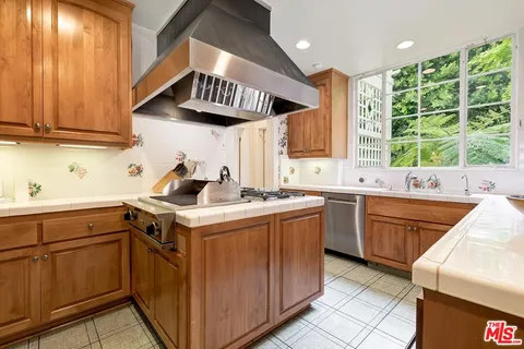 $10,995,000 | 809 North Bedford Drive, Beverly Hills, CA 90210