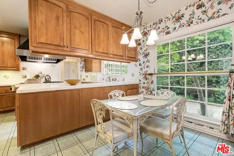 $10,995,000 | 809 North Bedford Drive, Beverly Hills, CA 90210