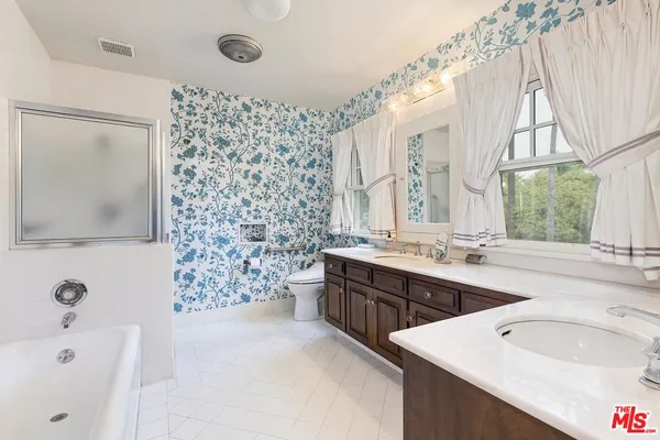 $10,995,000 | 809 North Bedford Drive, Beverly Hills, CA 90210