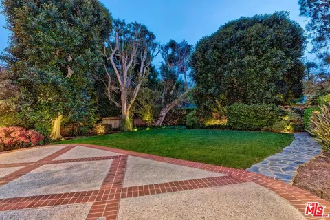 $10,995,000 | 809 North Bedford Drive, Beverly Hills, CA 90210