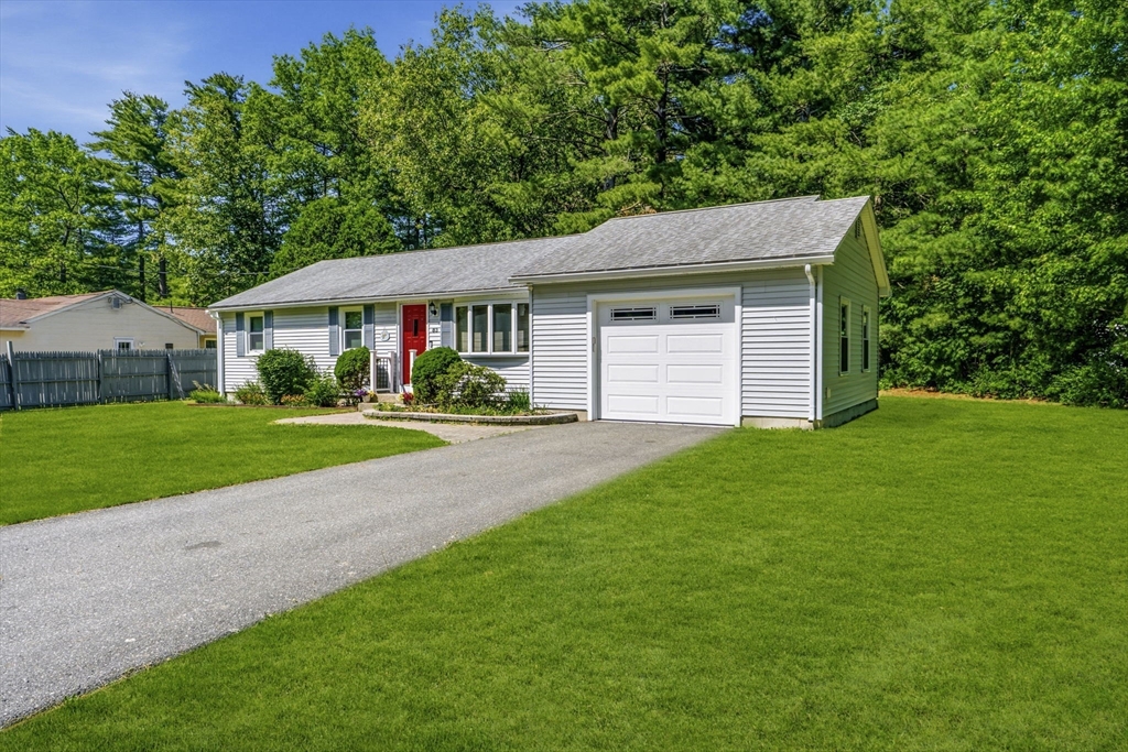 83 Strong Street Easthampton, MA 01027 - Photo 4 of 36