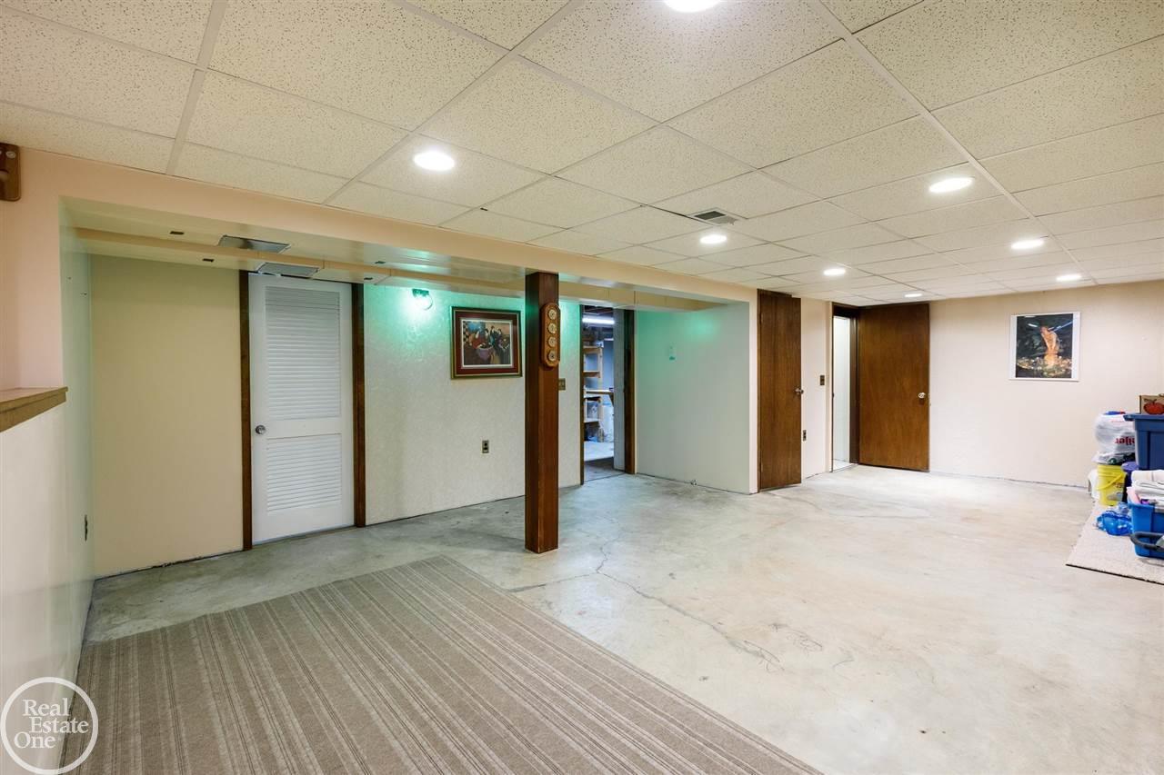 33594 Klein Road Fraser, MI 48026 - Photo 19 of 26 50043593-18.JPG