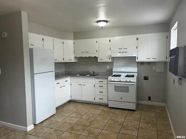 $799 | 2605 West Wardcliffe Drive, Unit A, Peoria, IL 61604